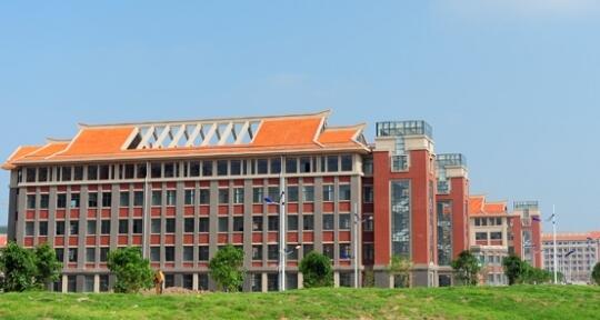 北部灣大學(xué)在哪里？北部灣大學(xué)濱海校區(qū)地址是多少？郵編是多少？