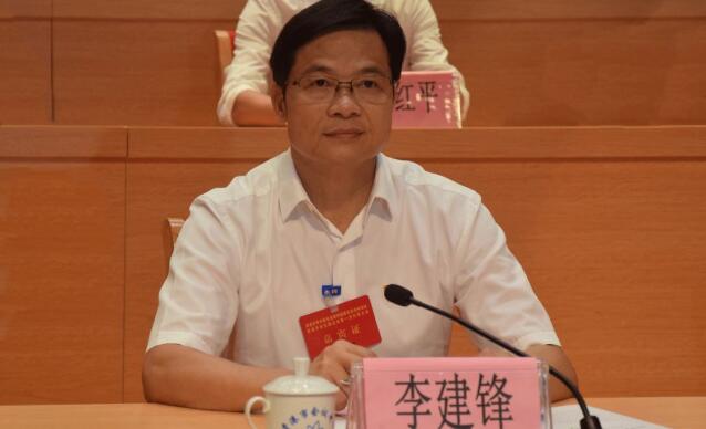 李建鋒簡歷：貴港市委常委、政法委書記李建鋒，曾任貴港市委常委、秘書長